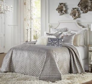 Aura Silver Queen Quilt Set